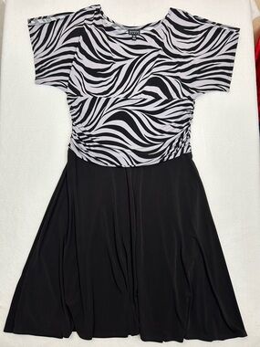 En Focus Dress 16W Black White Zebra Print Ruched Waist Fit Flare Slit Sleeve